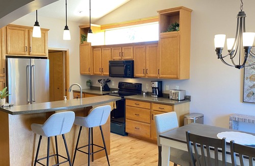 Rochester Casa | Cozy tranquility 6mi from Mayo 4bed/3bath