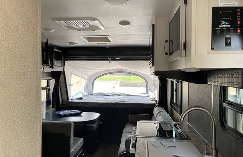 Golden Hills Casa | Cozy travel trailer! Pick up or drop off in Tehachapi