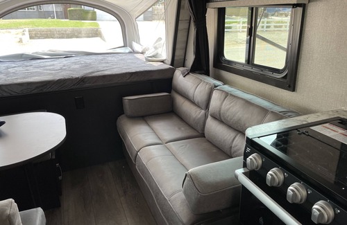 Golden Hills Casa | Cozy travel trailer! Pick up or drop off in Tehachapi