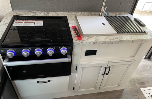 Golden Hills Casa | Cozy travel trailer! Pick up or drop off in Tehachapi
