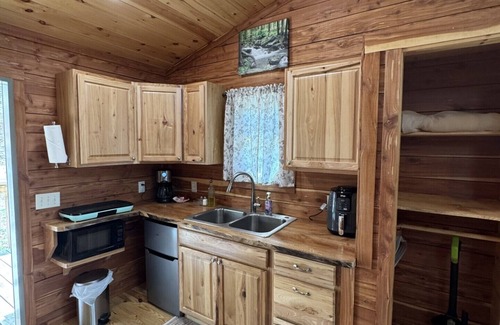 Walland Cabina | Cozy Treehouse in Walland.