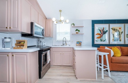 Kissimmee Cabaña | Cozy Tropical Cottage - 4 mi to Disney