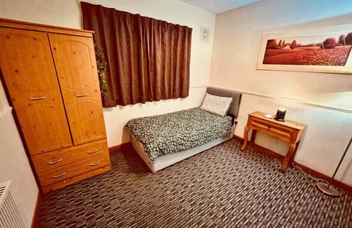 Drogheda Apartamento | Cozy Twin Beds + Extra Mattress, Ideal Relaxing Stay. Close to City Center