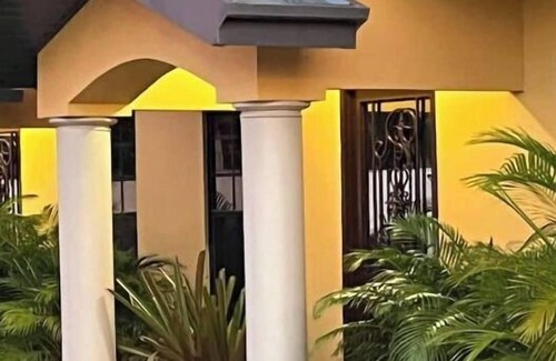 Claxton Bay Apartamento | Cozy two (2) bedrooms townhouse
