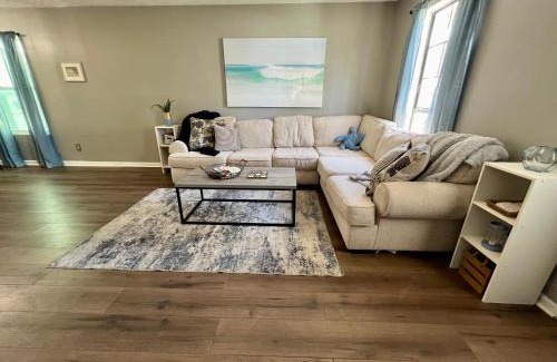 West Panama City Beach Casa | Cozy Two-Bedroom Cottage-5min walk to beach!