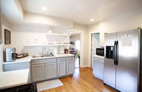 Forest Park Casa | Tranquilo y encantador 2 BR en el centro de Forest Park, IL