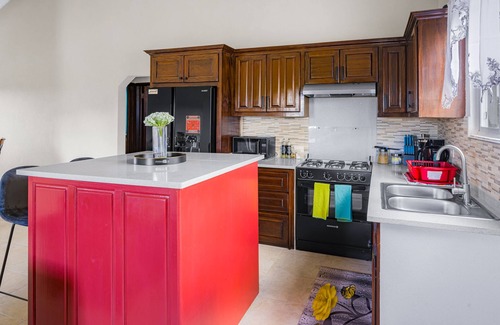 Christie Apartamento | Cozy Two Bedroom Apartment Available for Rent in Holetown Area