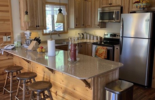 Ponderosa Cabina | Cozy two bedroom cabin with hearty Firewood Stove/Game Room
