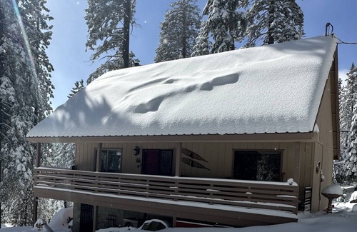 Ponderosa Cabina | Cozy two bedroom cabin with hearty Firewood Stove/Game Room