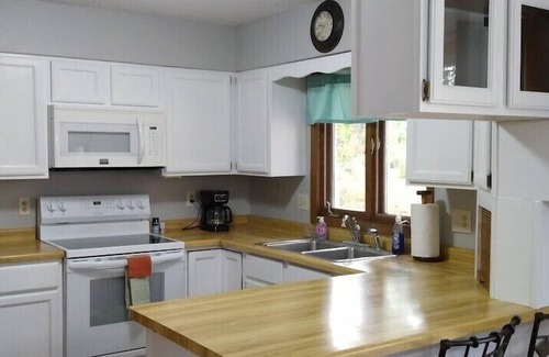 Viroqua Casa | Cozy two bedroom home in the heart of the Driftless region.