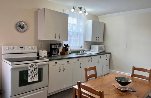Gananoque Apartamento | Cozy Two-Story Apartment