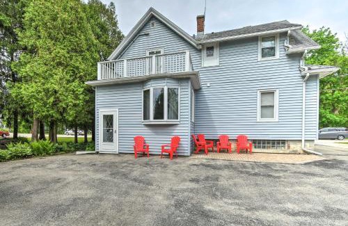 Elkhart Lake Apartamento | Cozy Unit with Patio Walk to Dining, Lake Elkhart!