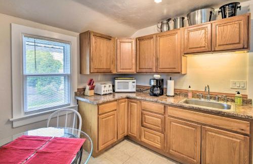 Elkhart Lake Apartamento | Cozy Unit with Patio Walk to Dining, Lake Elkhart!