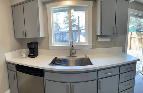 Old Farm District Casa | Cozy Updated 3B Home - 5 minutes to the Old Mill!