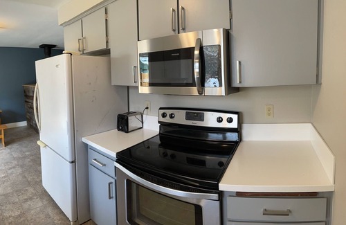 Old Farm District Casa | Cozy Updated 3B Home - 5 minutes to the Old Mill!