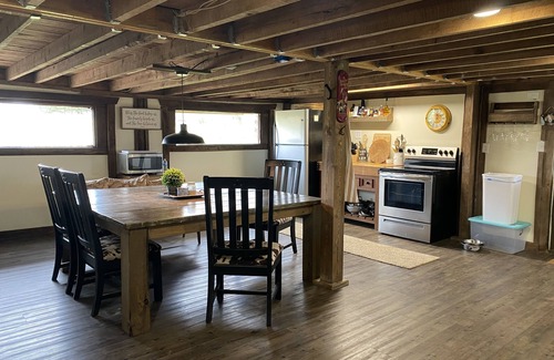 Arlington Casa | Cozy updated barn on 50+ acres!