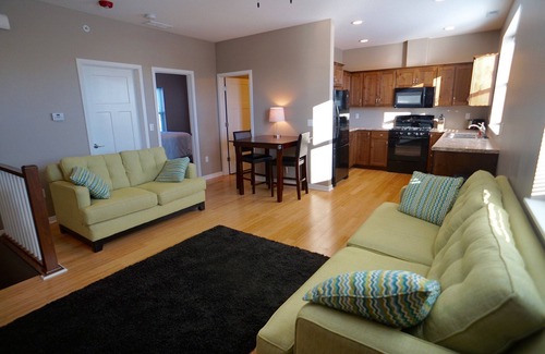 Mason City Condominio | Cozy updated Condo. Close to shopping and restaurants.