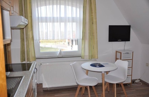 Baltrum Apartamento | Cozy upper floor island apartment for two, close to the beach
