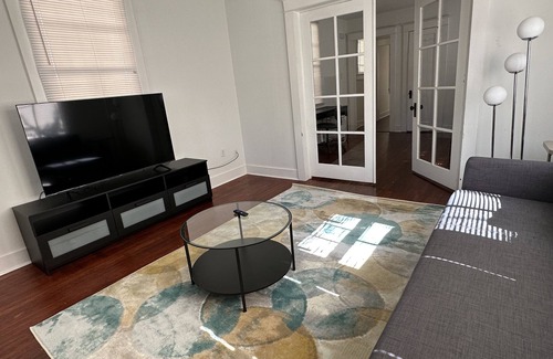 East Carrollton Casa | Cozy uptown house