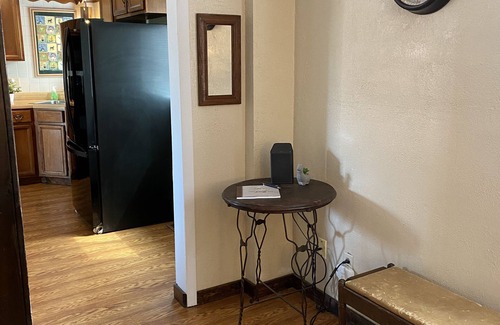 Ambridge Casa | COZY URBAN BUNGALOW Pet Friendly! Near PIT Airport, Pgh Stadiums & Museums!