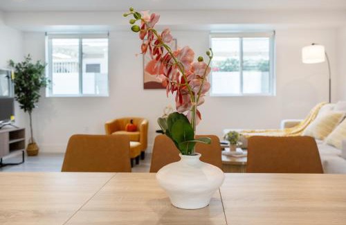 Downtown Los Angeles Casa | Cozy Urban Retreat near Downtown LA & USC - Private room with shared Living room and kitchen