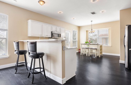 North San Antonio - SAT Casa | Cozy Urban Retreat