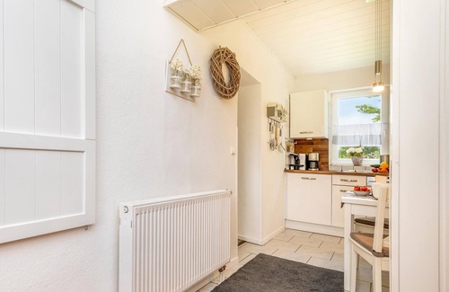 Zingst Apartamento | Cozy vacation apartment on the Baltic Sea in the green, with fireplace and sauna.