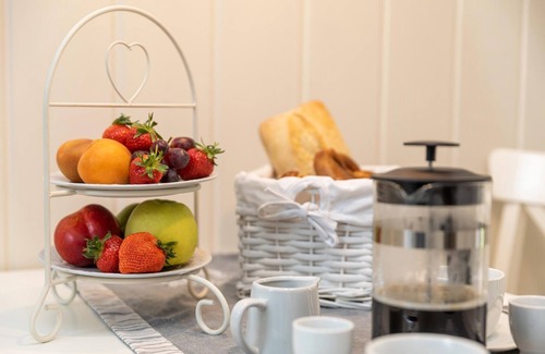 Zingst Apartamento | Cozy vacation apartment on the Baltic Sea in the green, with fireplace and sauna.