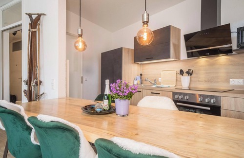 Schoenwald Apartamento | Acogedor apartamento de vacaciones 117 con vistas al jardín, Wi-Fi y balcón