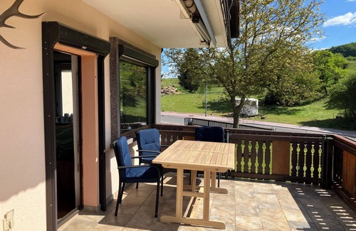 Urnshausen Apartamento | Cozy vacation apartment in the Rhön with a beautiful view from the balcony