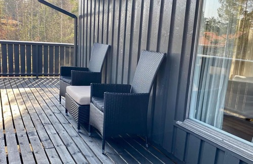 Arendal Cabina | Cozy vacation home in southern Norway (Tromøy, Arendal) with a boat and a pier.