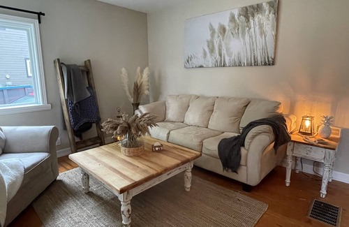 Creemore Casa | Cozy Vacation home on the River in Creemore
