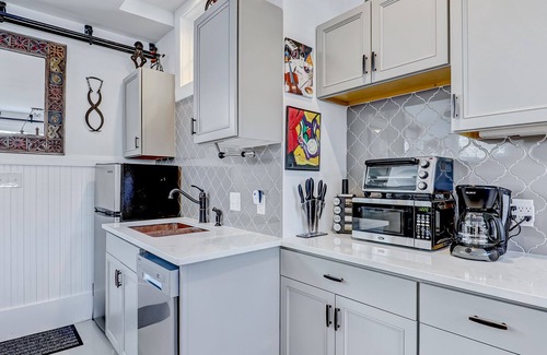 Thomas Square Apartamento | Cozy Victorian District Carriage House