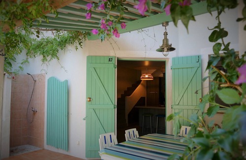 Lecci Casa | Cozy villa 🌞, air-conditioned, 5' walk to San Ciprianu beach 🌊