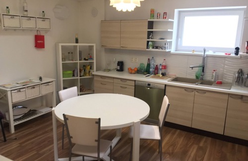 Moravany nad Vahom Villa | Acogedora Villa Casa con HERMOSO Gran Jardín