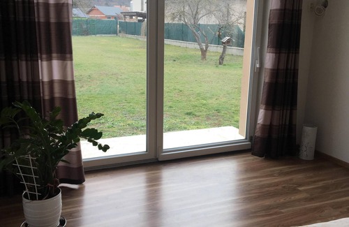 Moravany nad Vahom Villa | Acogedora Villa Casa con HERMOSO Gran Jardín