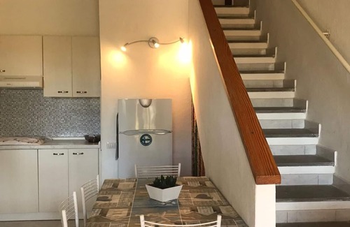 Santa Margherita di Pula Casa | Villa acogedora rodeada de pinos en dos pasos del mar