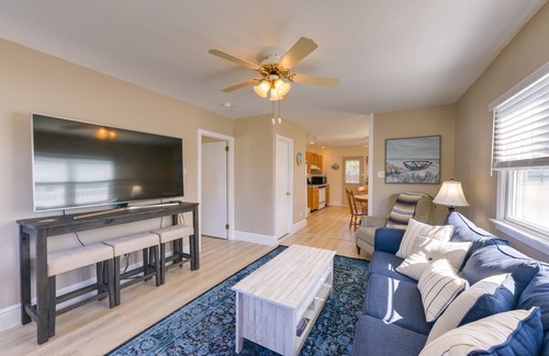 Villas Cabaña | Cozy Villas Cottage w/ Deck, 1/2 Block to Beach!