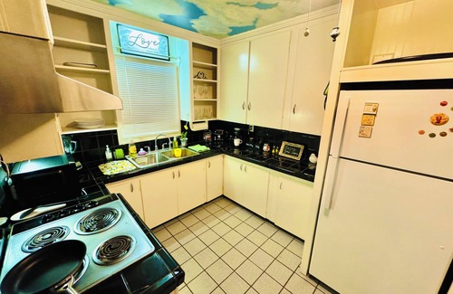 McAllen Casa | Cozy, Vintage Casita in The Heart of McAllen, Texas