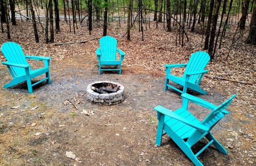 Layton Casa | Cozy vintage hilltop getaway - great Poconos location!
