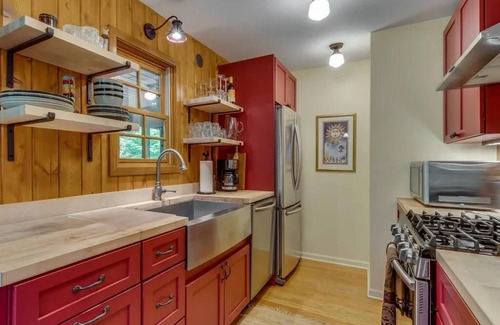 Michiana Shores Cabaña | Cozy Vintage Michiana Shores Cottage w/Fireplace, Firepit, & Screened-in Porch