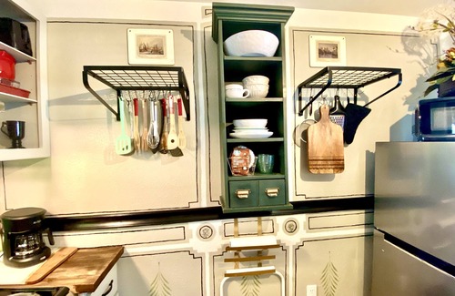 Lents Apartamento | Cozy Vintage Pub Theme in a Semi-detached Apartment