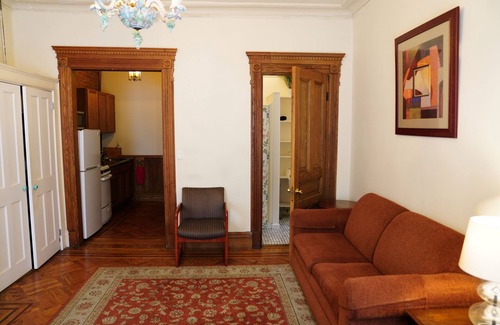 Central Park North Apartamento | Cozy vintage studio in New York City brownstone!