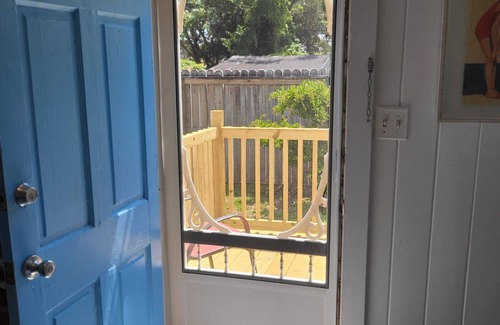 Crescent Beach Casa | Cozy Vintage Artist Cottage. 5-minute walk to the beach, 2BR / 1 BA. Pets OK,