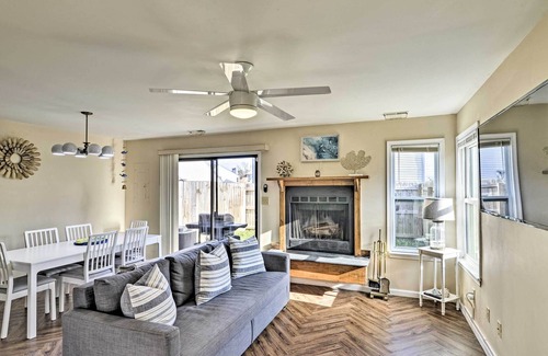 Virginia Beach Casa | Cozy Virginia Beach Townhome ~ 6 Mi to Beach!
