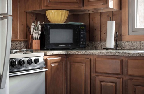 Kabletown Chalet De Esquí | Cozy w Fire Pit, Grill, Deck, Screened Porch, WiFi