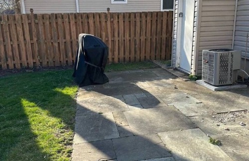 Libertyville Apartamento | Cozy W Front Porch DT Libertyville near Naval Base