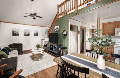 Kirby Chalet De Esquí | Cozy w Hot Tub, Fire Pit, Wifi, Grill, Deck & Pets