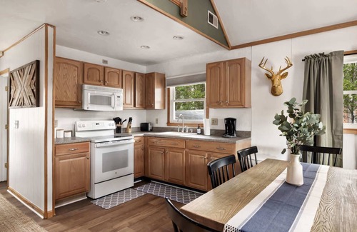 Kirby Chalet De Esquí | Cozy w Hot Tub, Fire Pit, Wifi, Grill, Deck & Pets