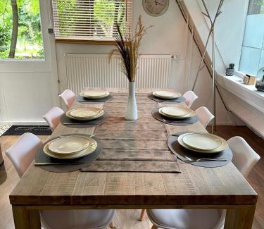 Rekem Chalet De Esquí | Cozy warm chalet in wooden nature near Maastricht-Gothamette House